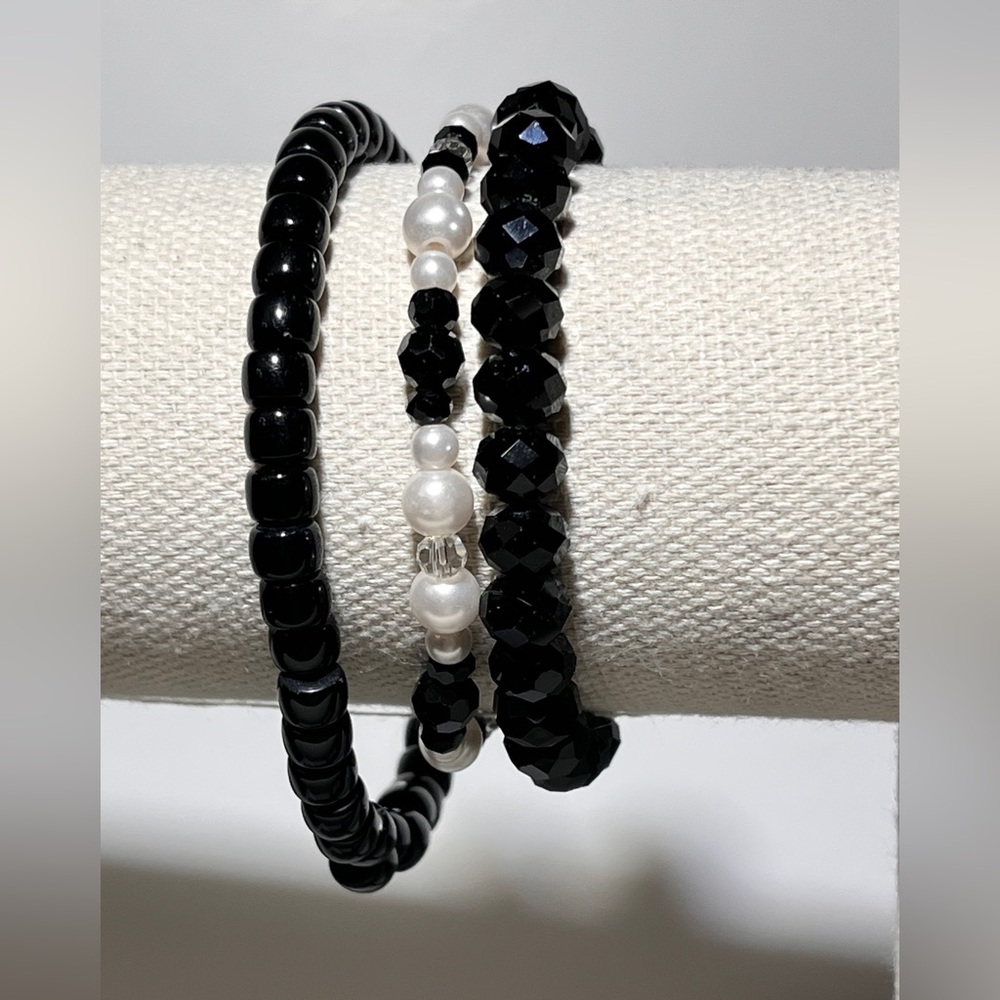 BUY 1 get 1 FREE Avon  Black & White Beaded Bracelet Set